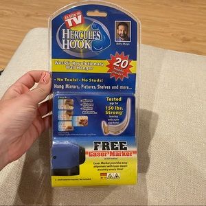 NWT Hercules Hooks set of 20 hooks